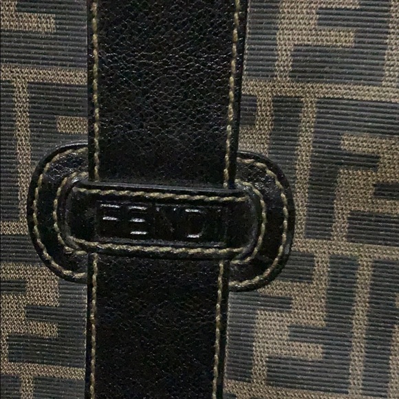 Fendi “hat box” bag excellent condition - Picture 4 of 4